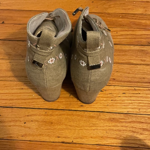 Canvas Wedges - Picture 3 of 3